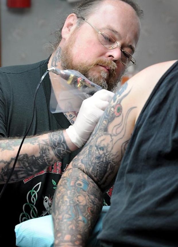 Minneapolis tattoo shop employs all-female staff